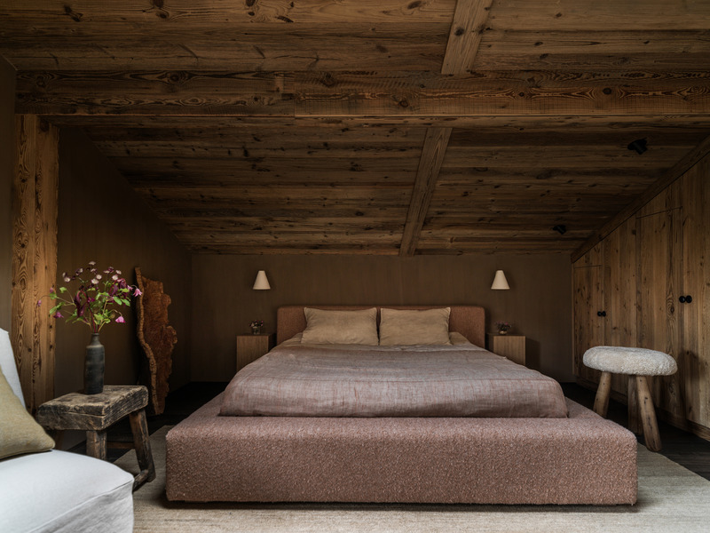 Press kit | 1144-07 - Press release | From Plant to Palette: Marianne Tiegen Showcases the Beauty of Natural Dyeing in Chalet Cocagne - Marianne Tiegen Interiors - Residential Interior Design - Photo credit: @jwilson