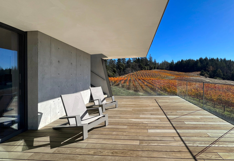Press kit | 1891-08 - Press release | Glen Ellen Pavilion - Terry & Terry Architecture - Lifestyle - Detail of vineyard side deck - Photo credit: TTA