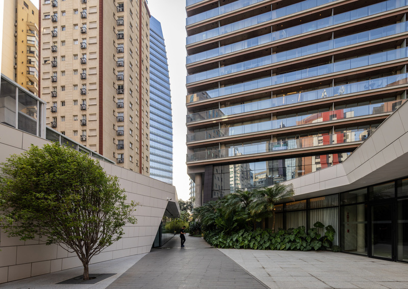Dossier de presse | 7704-02 - Communiqué de presse | W Hotel São Paulo - aflalo/gasperini arquitetos - Architecture commerciale - Crédit photo : Maíra Acayaba
