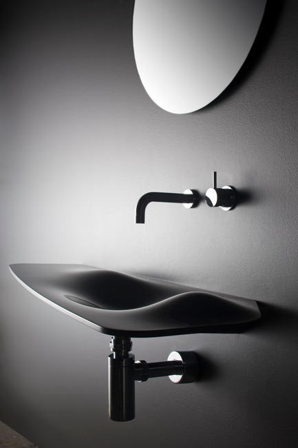 Press kit | 1004-01 - Press release | Omvivo presents Thomas Coward - Omvivo - Industrial Design - DUNE<br> - Photo credit:          Omvivo 