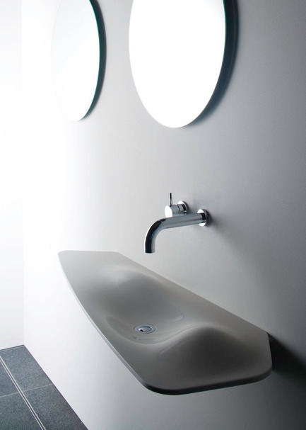 Press kit | 1004-01 - Press release | Omvivo presents Thomas Coward - Omvivo - Industrial Design - DUNE<br> - Photo credit:          Omvivo 