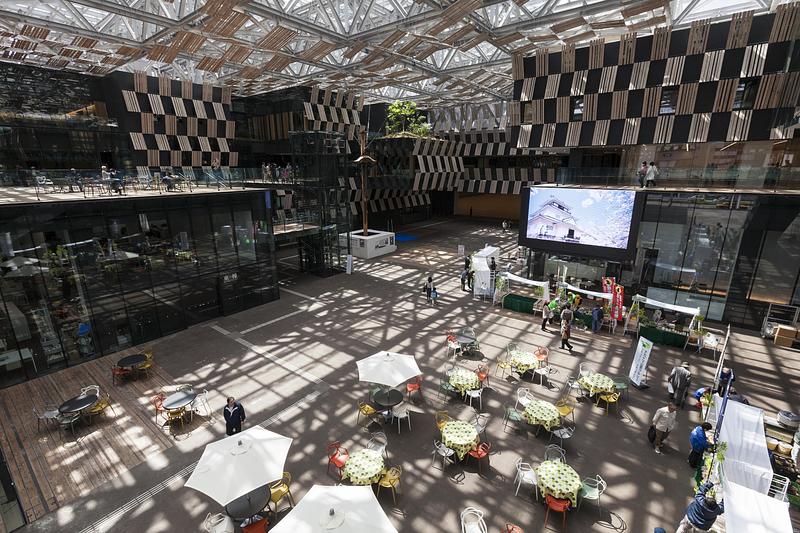 Press kit | 748-53 - Press release | UQAM’s Centre de design Presents Built Environment: An Alternative Guide to Japan - UQAM’s Centre de design - Event + Exhibition - <p>Nagaoka City Hall Aore</p><p>Kengo Kuma</p> - Photo credit: <p>Mitsumasa Fujitsuka</p>