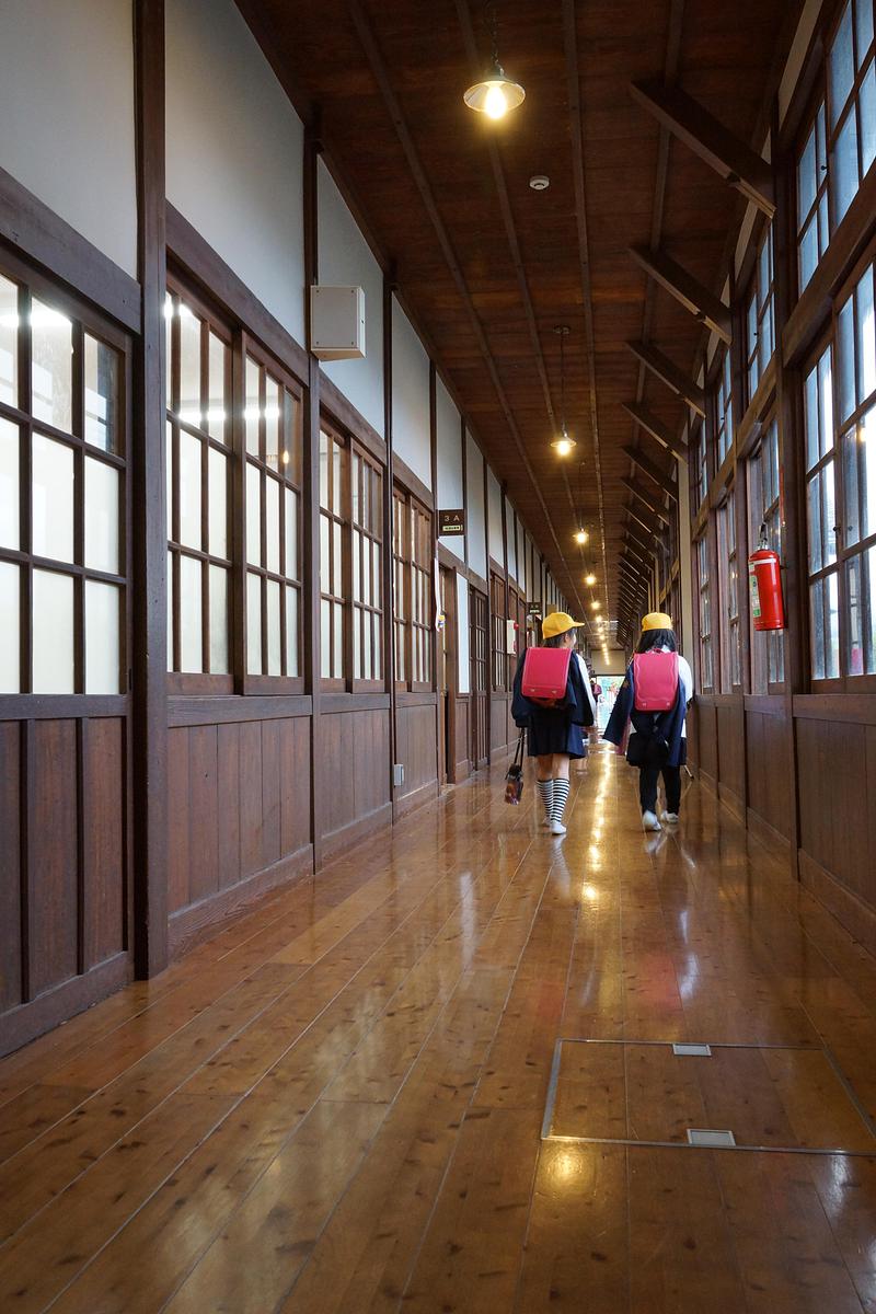 Press kit | 748-53 - Press release | UQAM’s Centre de design Presents Built Environment: An Alternative Guide to Japan - UQAM’s Centre de design - Event + Exhibition - Koyaguchi Elementary School - Photo credit: Hashimoto City, Wakayama Prefecture