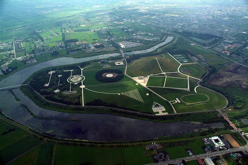 Press kit | 748-53 - Press release | UQAM’s Centre de design Presents Built Environment: An Alternative Guide to Japan - UQAM’s Centre de design - Event + Exhibition -  <p style="">Moerenuma Park<br>Isamu Noguchi</p>  - Photo credit: None