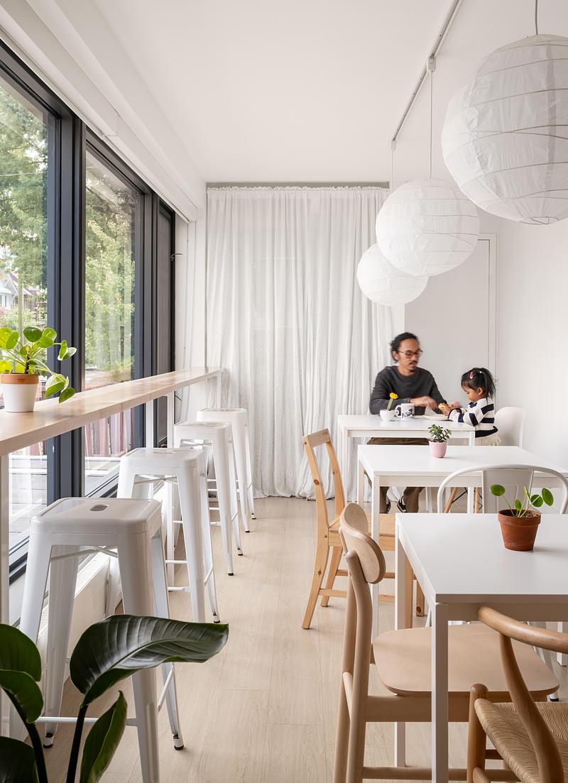 Press kit | 1513-09 - Press release | Lion Coffee - Dubbeldam Architecture + Design - Commercial Interior Design - An oversized east-facing window fills the space with natural light while framing a lively street view. A narrow bar counter crafted from solid maple runs along the window, creating an inviting spot to enjoy a coffee, people-watch, or for quiet reflection. - Photo credit: Scott Norsworthy