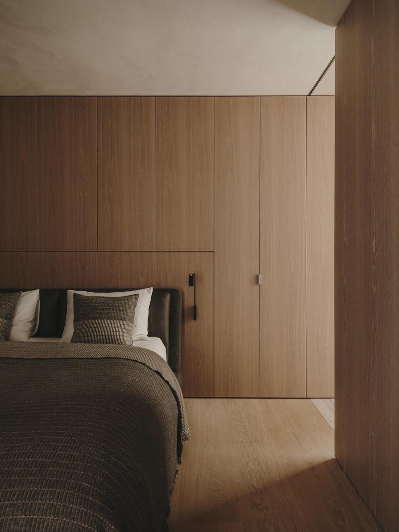 Press kit | 7782-01 - Press release | LOUI PARIS - Holzrausch Studio - Residential Interior Design - Photo credit: Salva López