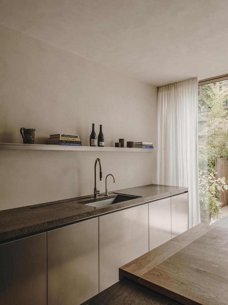 Press kit | 7782-01 - Press release | LOUI PARIS - Holzrausch Studio - Residential Interior Design - Photo credit: Salva López