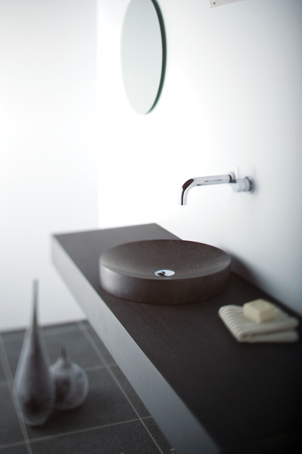 Press kit | 1004-01 - Press release | Omvivo presents Thomas Coward - Omvivo - Industrial Design - MONO - Photo credit:          Omvivo 