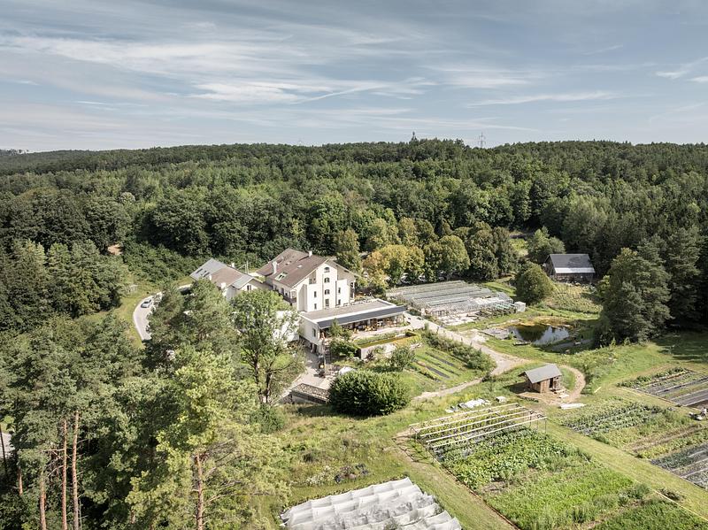 Dossier de presse | 7787-01 - Communiqué de presse | Ammodo Architecture Celebrates 26 Awardees for Socially and Ecologically Responsible Architecture Worldwide - Ammodo Architecture Award - Évènement + Exposition - VinziRast am Land - Crédit photo : Kurt Kuball