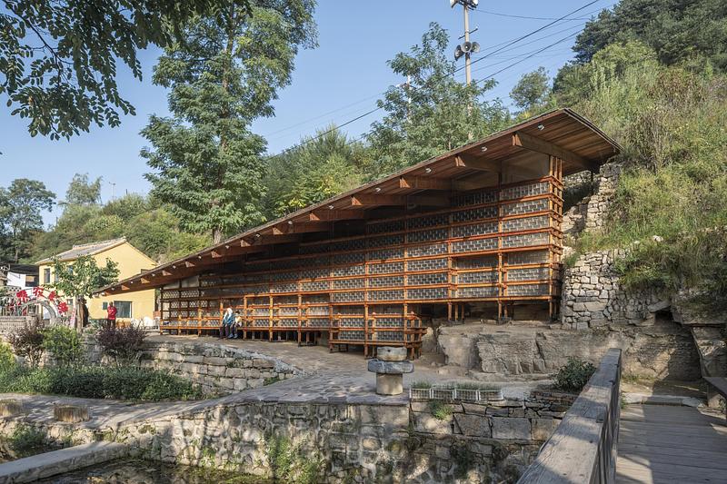Dossier de presse | 7787-01 - Communiqué de presse | Ammodo Architecture Celebrates 26 Awardees for Socially and Ecologically Responsible Architecture Worldwide - Ammodo Architecture Award - Évènement + Exposition - Zheshui Natural Library - Crédit photo : Jin Weiqi