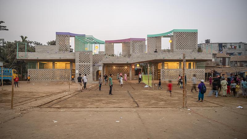 Dossier de presse | 7787-01 - Communiqué de presse | Ammodo Architecture Celebrates 26 Awardees for Socially and Ecologically Responsible Architecture Worldwide - Ammodo Architecture Award - Évènement + Exposition - Machan_Korail Community Platform - Crédit photo : City Syntax