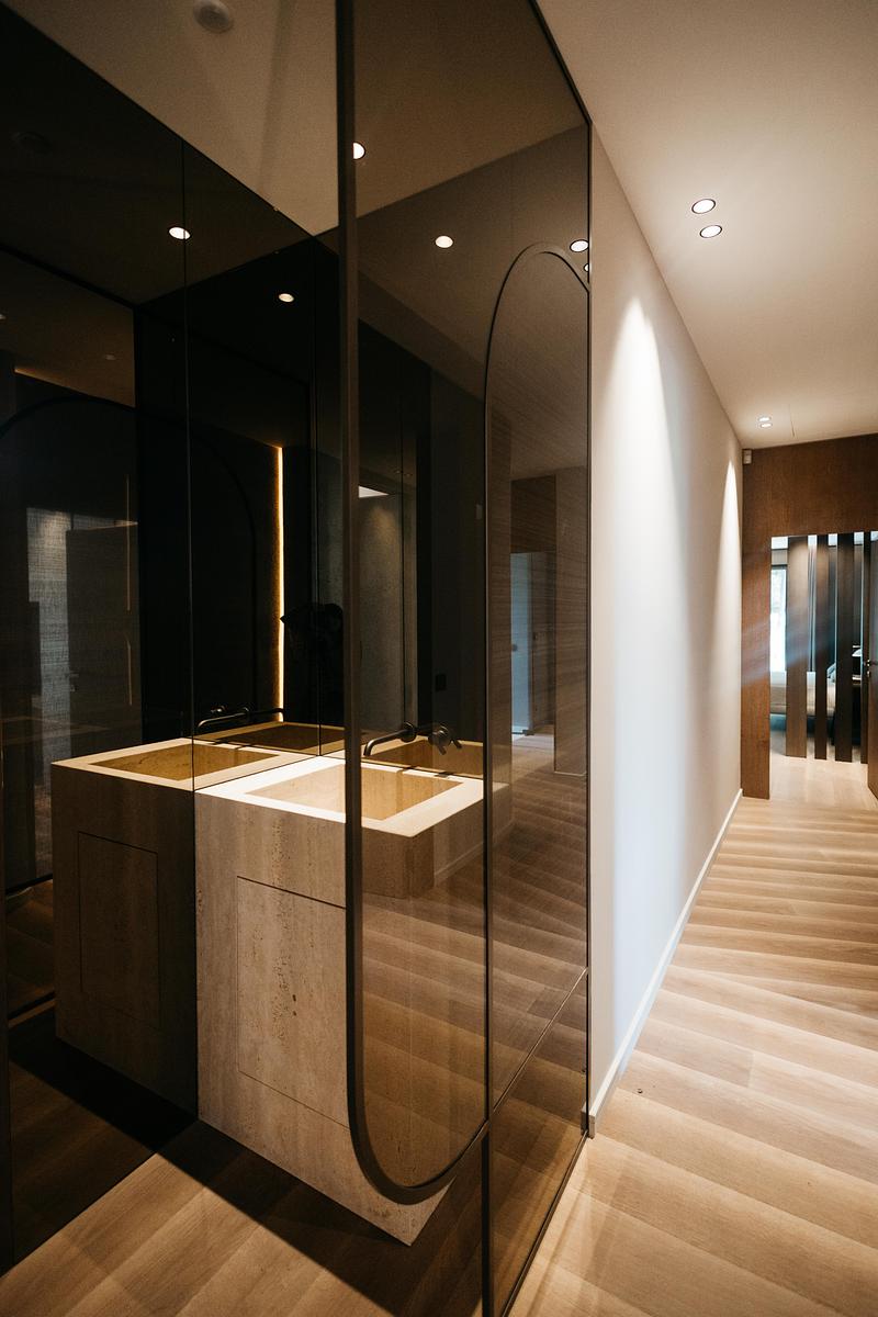Dossier de presse | 7795-01 - Communiqué de presse | Villa Elaïa - Marcoux, Mathern & Associés - Architecture résidentielle - Sdb invités - Crédit photo : Marion Roudil 