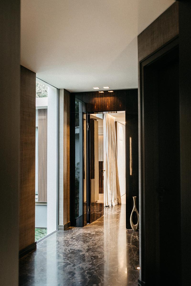 Press kit | 7795-02 - Press release | La Perle d’Azur - Marcoux, Mathern & Associés - Residential Architecture -  Master Bedroom  - Photo credit: Marion Roudil