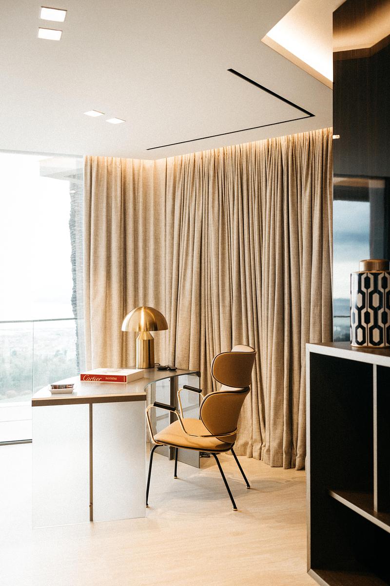 Press kit | 7795-02 - Press release | La Perle d’Azur - Marcoux, Mathern & Associés - Residential Architecture - Master Bedroom - Photo credit: Marion Roudil