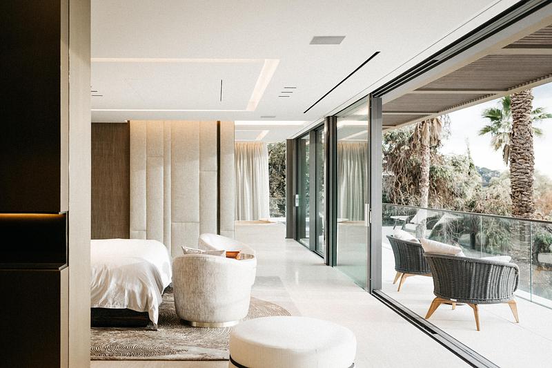Press kit | 7795-02 - Press release | La Perle d’Azur - Marcoux, Mathern & Associés - Residential Architecture - Master Bedroom - Photo credit: Marion Roudil