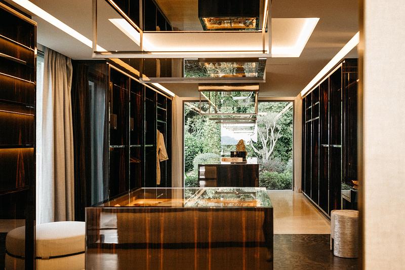 Press kit | 7795-02 - Press release | La Perle d’Azur - Marcoux, Mathern & Associés - Residential Architecture - Master Walk-In - Photo credit: Marion Roudil