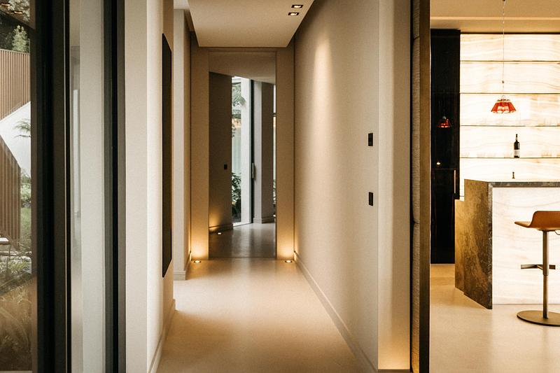 Press kit | 7795-02 - Press release | La Perle d’Azur - Marcoux, Mathern & Associés - Residential Architecture - Bar - Photo credit: Marion Roudil