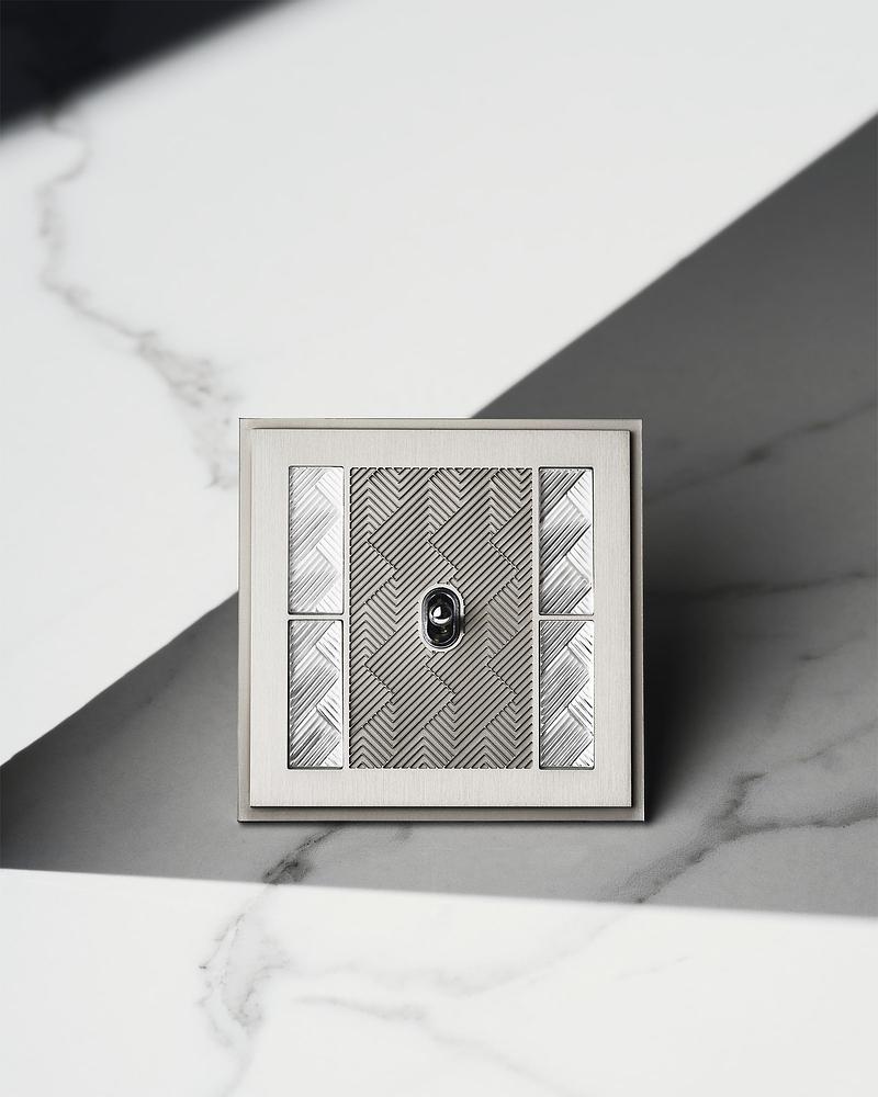 Press kit | 2630-19 - Press release | Meljac and Lalique Combine Their Expertise to Create a Unique Line: the Lalique Collection - Meljac - Lighting Design - Brass, Finish "Nickel Brossé" - Photo credit: Paul &amp; Henriette