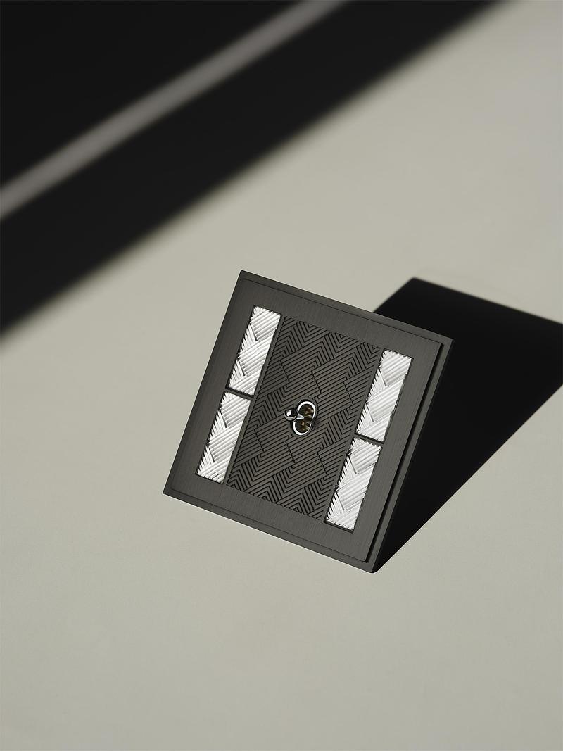 Press kit | 2630-19 - Press release | Meljac and Lalique Combine Their Expertise to Create a Unique Line: the Lalique Collection - Meljac - Lighting Design - Brass, finish "Nickel Noir Mat" - Photo credit: Paul &amp; Henriette