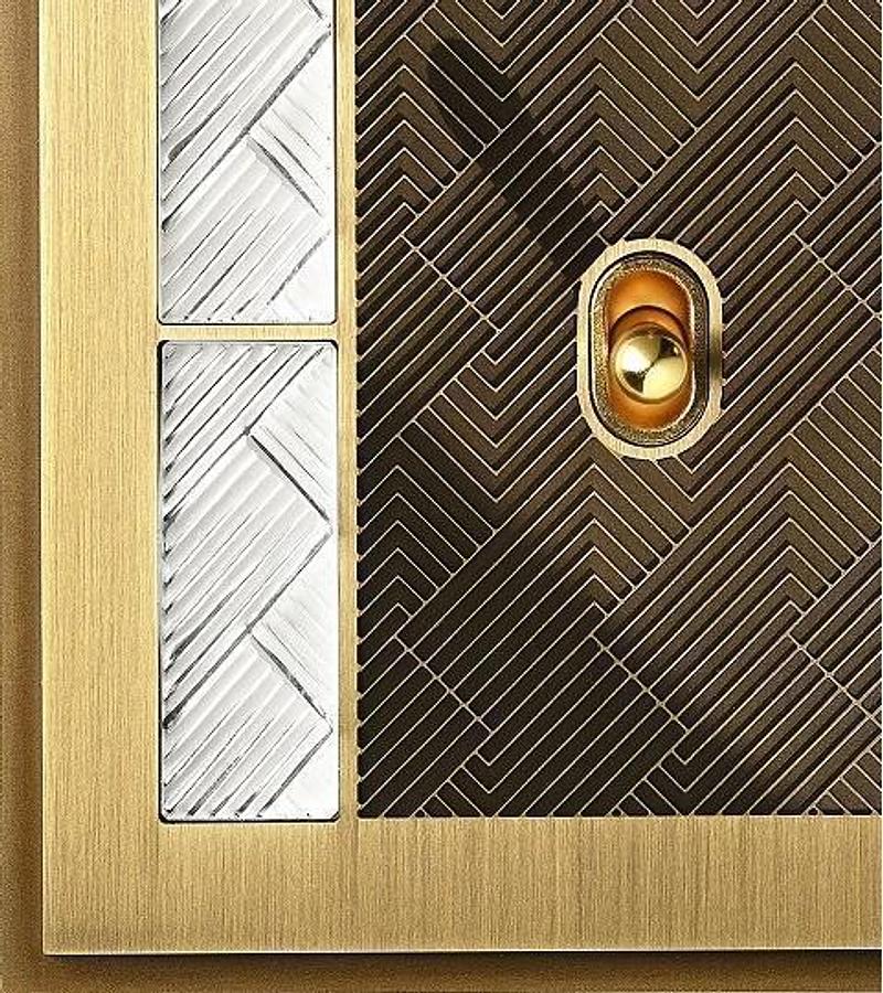 Press kit | 2630-19 - Press release | Meljac and Lalique Combine Their Expertise to Create a Unique Line: the Lalique Collection - Meljac - Lighting Design - Brass, finish "Bronze Médaille Clair" - Photo credit: Paul &amp; Henriette