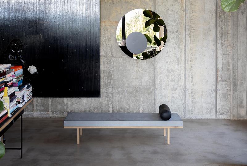 Dossier de presse | 7800-01 - Communiqué de presse | Industrial Art & Alwa Square: la double première de pulpo au M&O 2026 - pulpo - Produit - X Bench et X Mirror - Crédit photo : pulpo