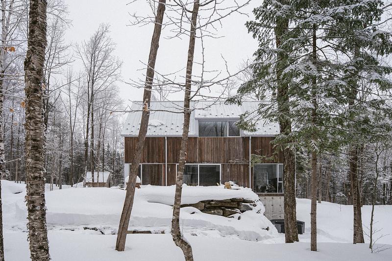 Dossier de presse | 3192-01 - Communiqué de presse | Chalet du ruisseau - EM architecture - Architecture résidentielle - Crédit photo : Raphaël Thibodeau 