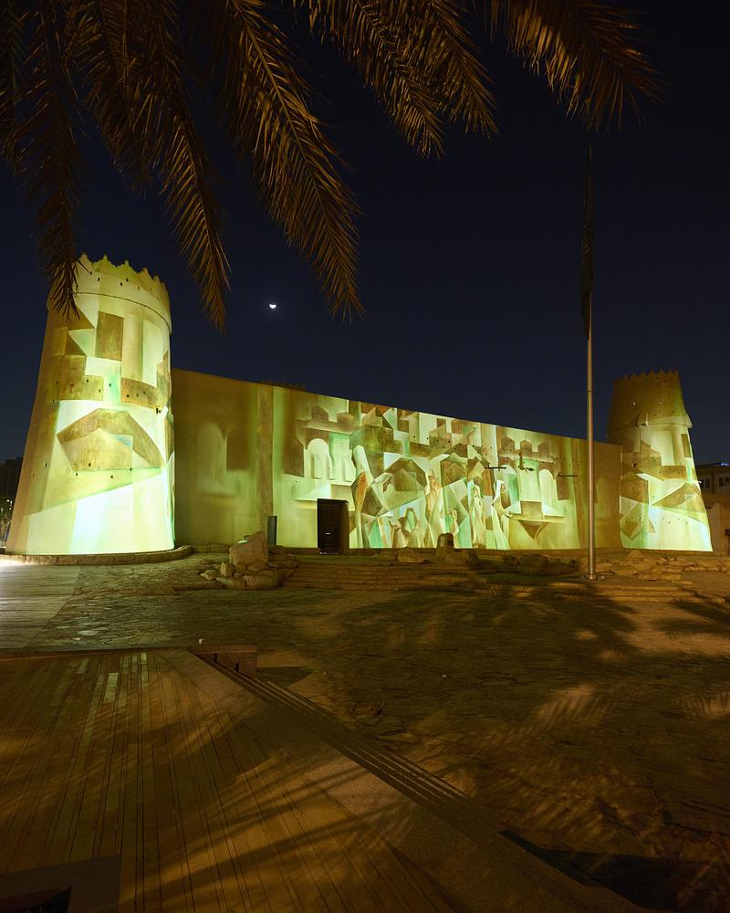 Dossier de presse | 7797-01 - Communiqué de presse | Noor Riyadh 2025 Lights Up Citywide, Signaling the Return of the World's Largest Light Art Festival - Noor Riyadh - Évènement + Exposition - Abdulrahman AlSoliman, Place of History's Inscription - Crédit photo : Noor Riyadh