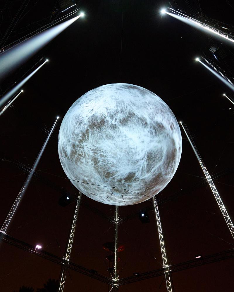 Dossier de presse | 7797-01 - Communiqué de presse | Noor Riyadh 2025 Lights Up Citywide, Signaling the Return of the World's Largest Light Art Festival - Noor Riyadh - Évènement + Exposition - Fuse* Luna Somnium - Crédit photo : Noor Riyadh