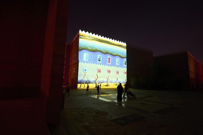 Dossier de presse | 7797-01 - Communiqué de presse | Noor Riyadh 2025 Lights Up Citywide, Signaling the Return of the World's Largest Light Art Festival - Noor Riyadh - Évènement + Exposition - Safeya Binzagr, Scenes of a Matrimony - Crédit photo : Noor Riyadh