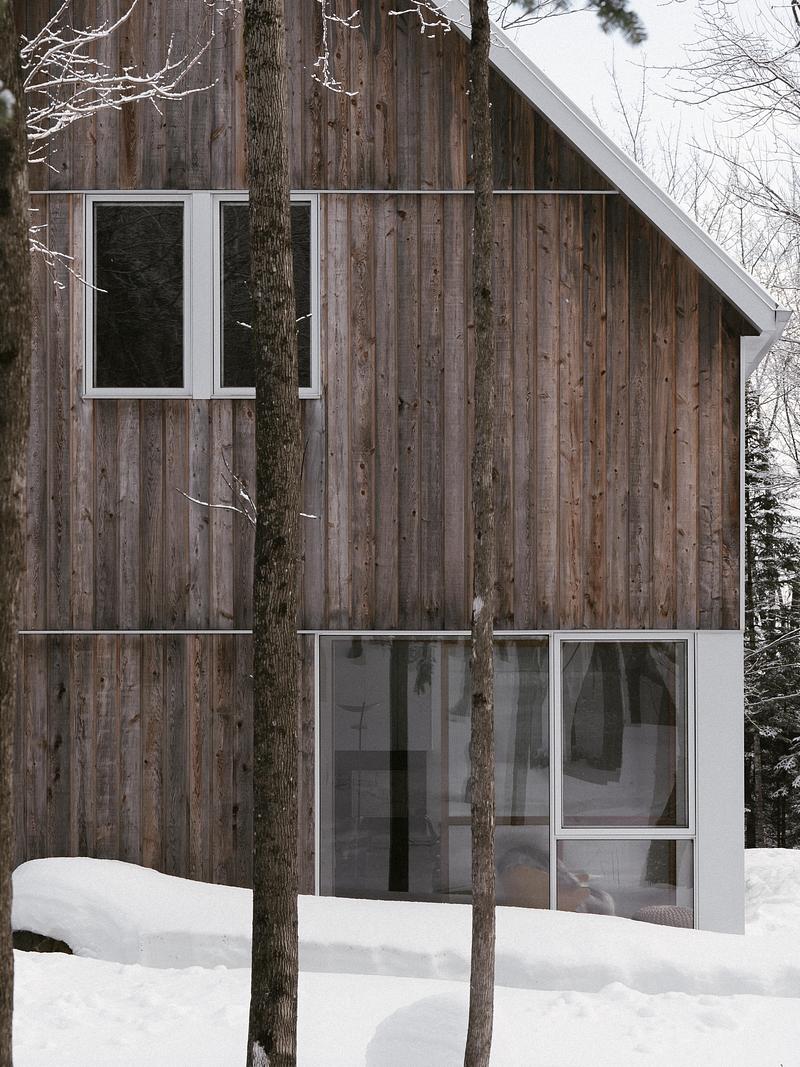 Dossier de presse | 3192-01 - Communiqué de presse | Chalet du ruisseau - EM architecture - Architecture résidentielle - Crédit photo : Raphaël Thibodeau