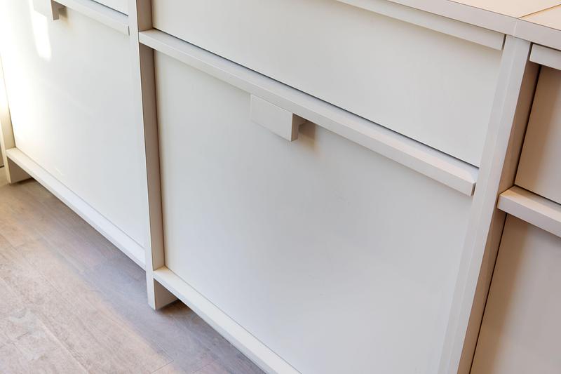 Dossier de presse | 1676-10 - Communiqué de presse | Réinventer la magie du chocolat : une collaboration réussie pour Les Chocolats de Chloé - ADHOC - Design d’intérieur commercial - Caissons neutres  - Crédit photo : Vicky Rousseau