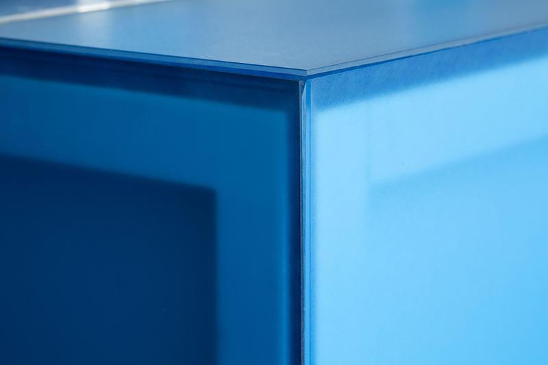 Dossier de presse | 1676-10 - Communiqué de presse | Réinventer la magie du chocolat : une collaboration réussie pour Les Chocolats de Chloé - ADHOC - Design d’intérieur commercial - Comptoir principal - Crédit photo : Vicky Rousseau