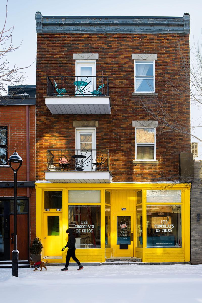 Dossier de presse | 1676-10 - Communiqué de presse | Réinventer la magie du chocolat : une collaboration réussie pour Les Chocolats de Chloé - ADHOC - Design d’intérieur commercial - Façade de la boutique Les Chocolats de Chloé - Crédit photo : Vicky Rousseau