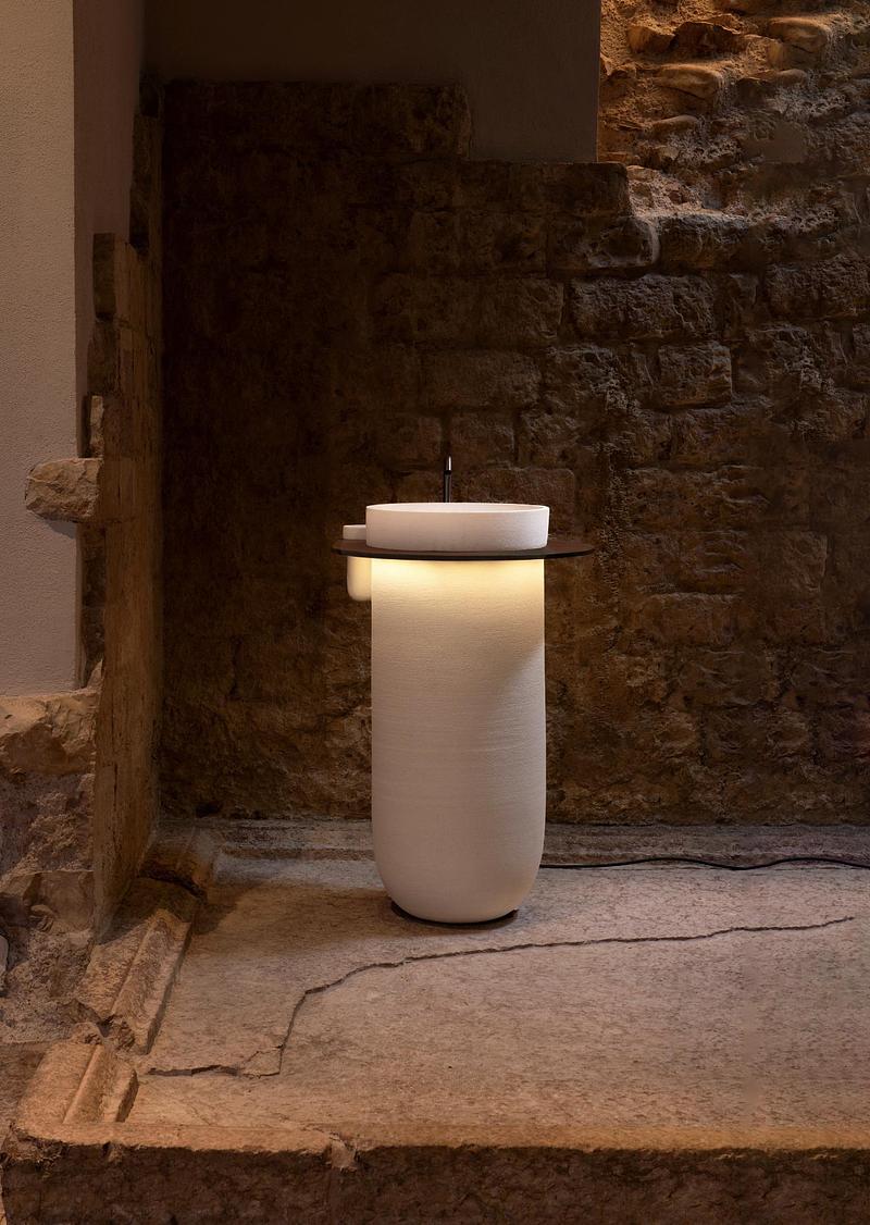 Press kit | 4709-19 - Press release | Dezeen Awards 2025 Design Winners Announcement - Dezeen - Competition - <p> Product design (bathroom)<span></span></p><p>Lune Up, Emanuel Gargano for Terzofoco </p> - Photo credit: Gian Domenico Troiano<span></span>