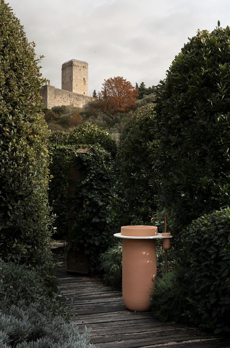 Press kit | 4709-19 - Press release | Dezeen Awards 2025 Design Winners Announcement - Dezeen - Competition - <p> Product design (bathroom)<span></span></p><p>Lune Up, Emanuel Gargano for Terzofoco </p> - Photo credit: Gian Domenico Troiano<span></span>