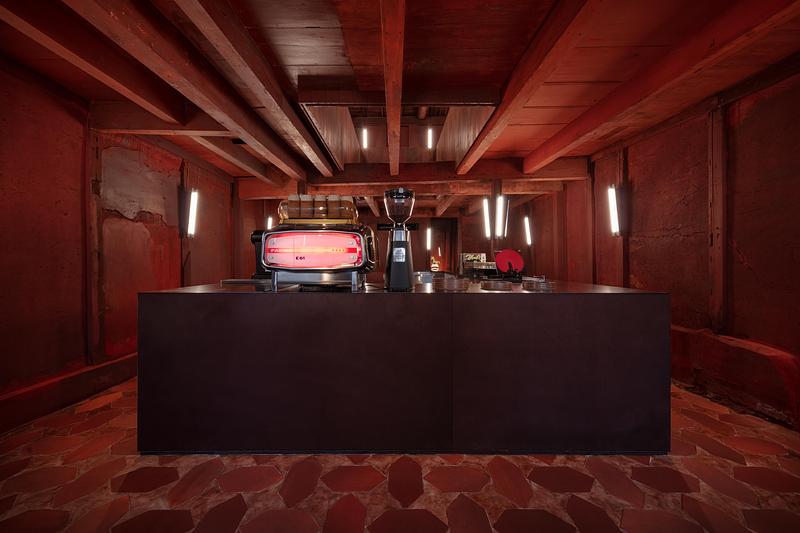 Dossier de presse | 4709-20 - Communiqué de presse | Dezeen Awards 2025 Interiors Winners Unveiled - Dezeen - Concours - Challe, UNC Studio, Kyoto, Japan - Crédit photo : UNC Studio