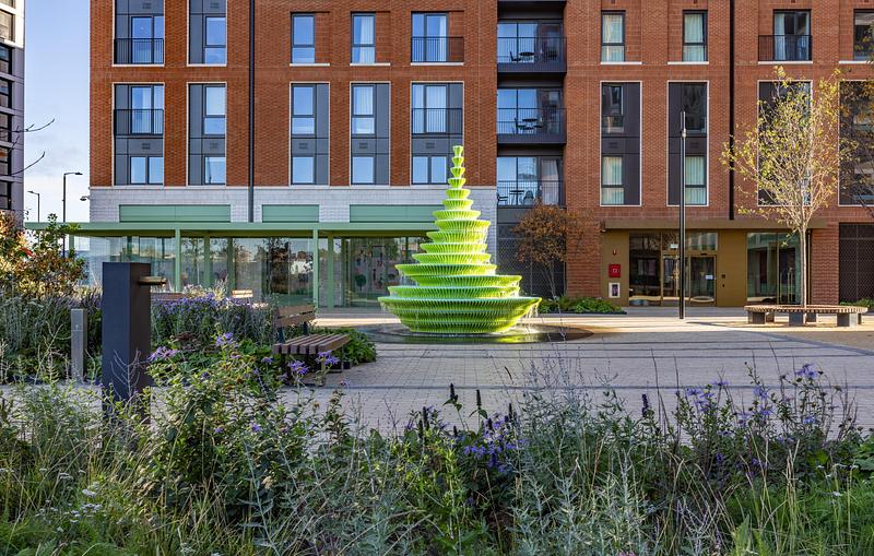 Press kit | 2807-03 - Press release | NEON Unveils 'The Fountain': A 4.3-Metre Water Sculpture in the Heart of Brent Cross Town, London - NEON - Art - The Fountain - Photo credit: John Sturrock