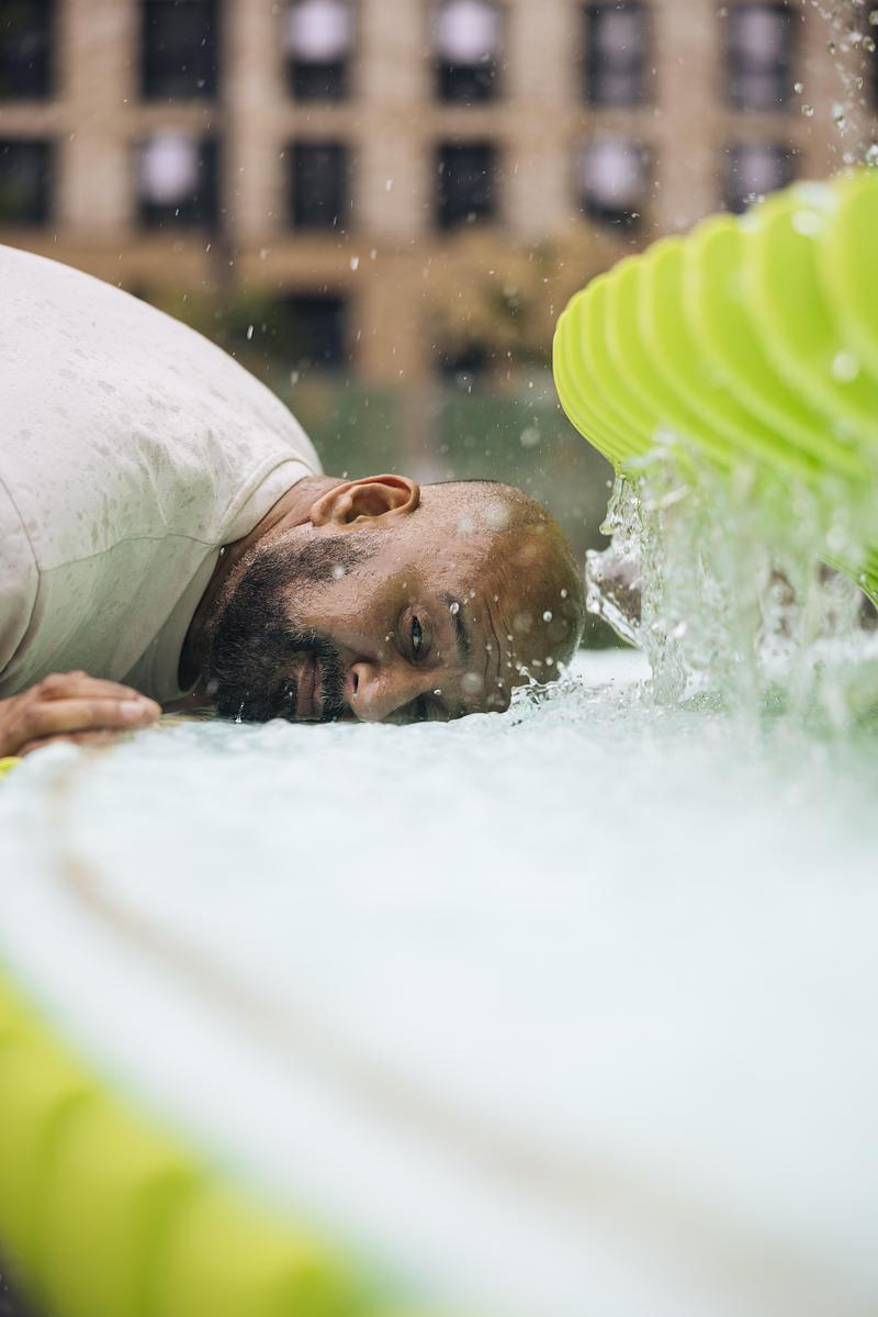 Press kit | 2807-03 - Press release | NEON Unveils 'The Fountain': A 4.3-Metre Water Sculpture in the Heart of Brent Cross Town, London - NEON - Art - Davin with The Fountain - Photo credit: Cesare De Giglio