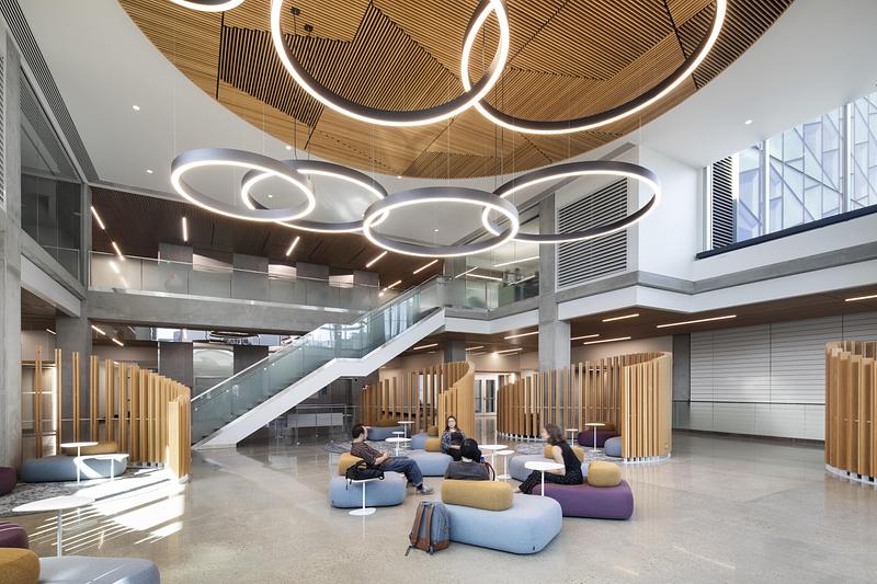 Dossier de presse | 1069-04 - Communiqué de presse | University of Alberta Unveils Re-Designed University Commons - Zeidler Architecture - Architecture institutionnelle - Crédit photo :  Adrien Williams 