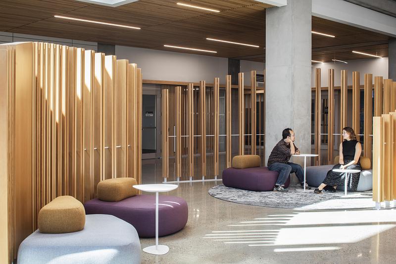 Dossier de presse | 1069-04 - Communiqué de presse | University of Alberta Unveils Re-Designed University Commons - Zeidler Architecture - Architecture institutionnelle - Crédit photo :  Adrien Williams 