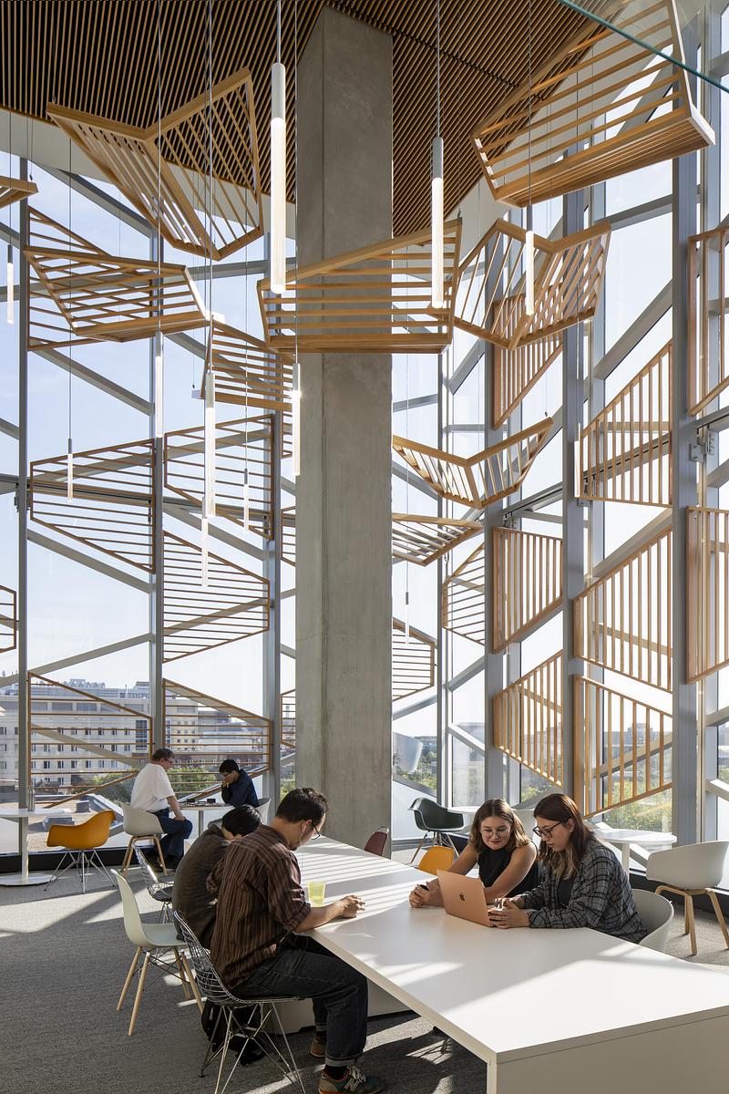 Dossier de presse | 1069-04 - Communiqué de presse | University of Alberta Unveils Re-Designed University Commons - Zeidler Architecture - Architecture institutionnelle - Neighbourhood Space - Crédit photo :  Adrien Williams 