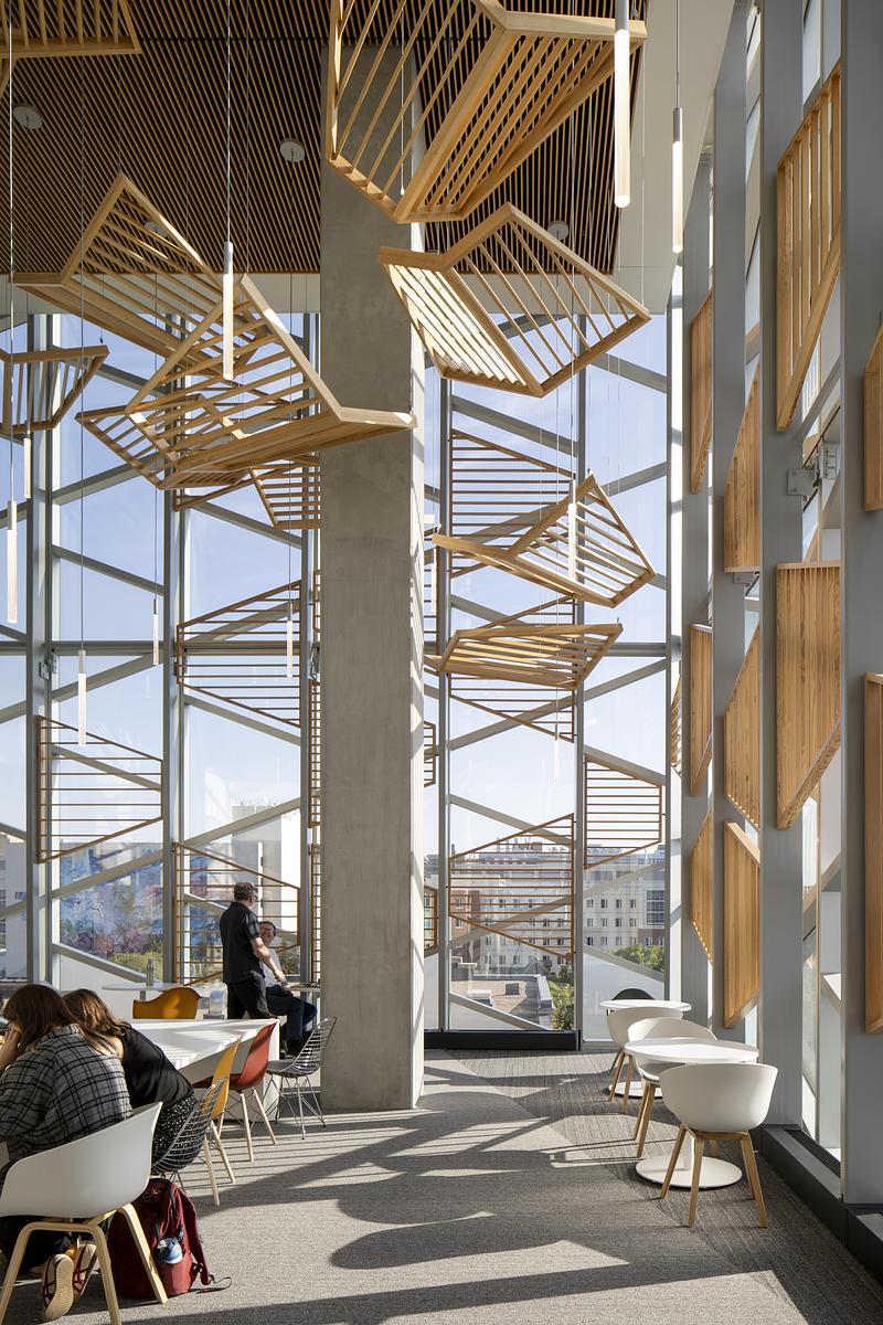 Dossier de presse | 1069-04 - Communiqué de presse | University of Alberta Unveils Re-Designed University Commons - Zeidler Architecture - Architecture institutionnelle - Neighbourhood Space - Crédit photo :  Adrien Williams 