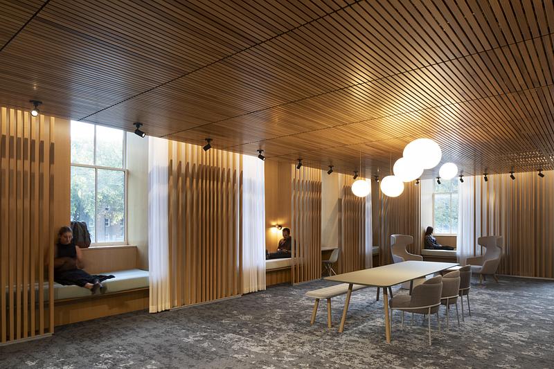 Dossier de presse | 1069-04 - Communiqué de presse | University of Alberta Unveils Re-Designed University Commons - Zeidler Architecture - Architecture institutionnelle - Calming Room - Crédit photo :  Adrien Williams 