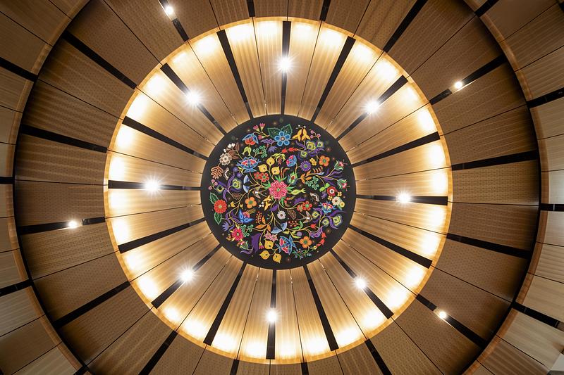 Dossier de presse | 1069-04 - Communiqué de presse | University of Alberta Unveils Re-Designed University Commons - Zeidler Architecture - Architecture institutionnelle - Artwork - Christi Belcourt - Crédit photo :  Adrien Williams 