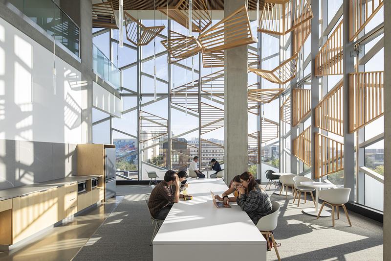 Dossier de presse | 1069-04 - Communiqué de presse | University of Alberta Unveils Re-Designed University Commons - Zeidler Architecture - Architecture institutionnelle - Neighbourhood Space - Crédit photo :  Adrien Williams 