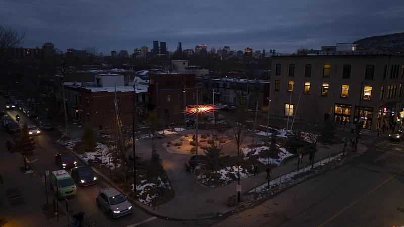 Press kit | 1090-05 - Press release | UN BRIN D’SOLEIL, Suspended Artwork in the Heart of Winter - L'Avenue du Mont-Royal - Urban Design - Photo credit: Latrompette Studio