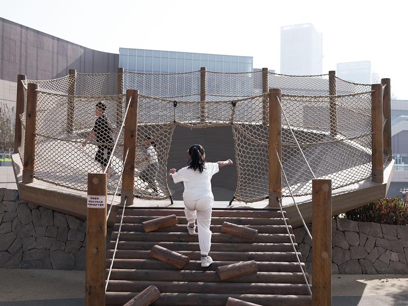 Dossier de presse | 7020-05 - Communiqué de presse | Cishan Tribe: Where 8,000-Year Cultural Relics Encounter Public Children's Space - XISUI Design - Architecture de paysage - Running Tripod Bowl - Crédit photo :  Yihao Hu, XISUI Design 