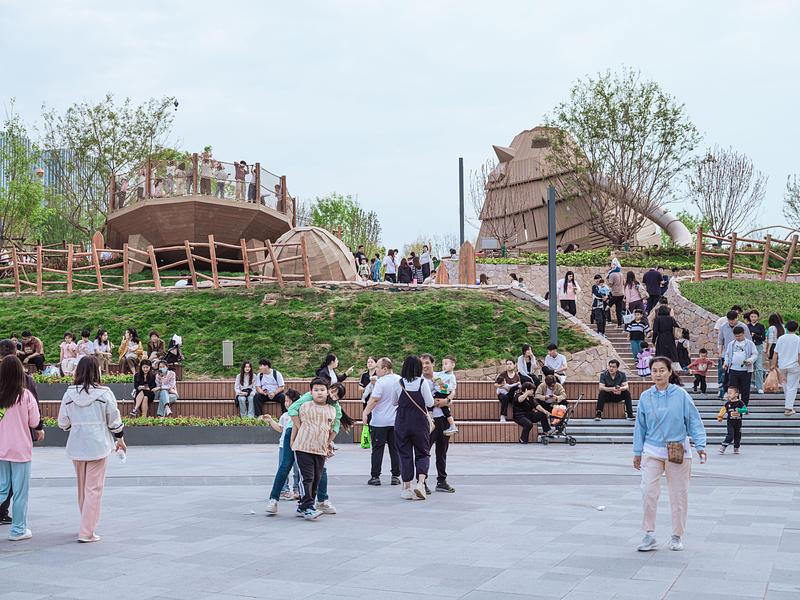 Dossier de presse | 7020-05 - Communiqué de presse | Cishan Tribe: Where 8,000-Year Cultural Relics Encounter Public Children's Space - XISUI Design - Architecture de paysage - Side View from the Sunken Square - Crédit photo :  Yihao Hu, XISUI Design 