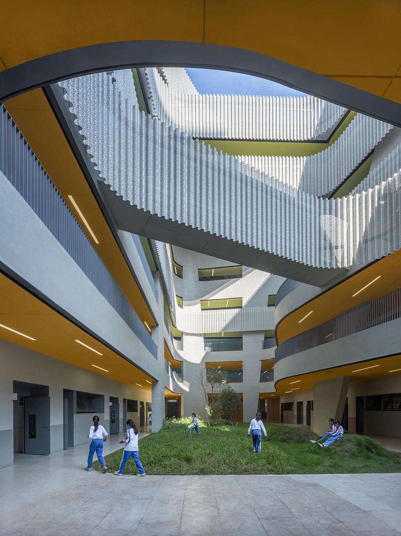 Dossier de presse | 2606-04 - Communiqué de presse | Cuizhu Foreign Language School - Studio Link-Arc - Architecture institutionnelle - Everyday Life in Courtyards - Crédit photo : Tian Fangfang