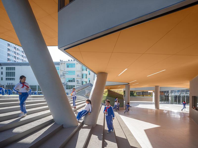 Dossier de presse | 2606-04 - Communiqué de presse | Cuizhu Foreign Language School - Studio Link-Arc - Architecture institutionnelle - Everyday life on campus - Crédit photo : Tian Fangfang